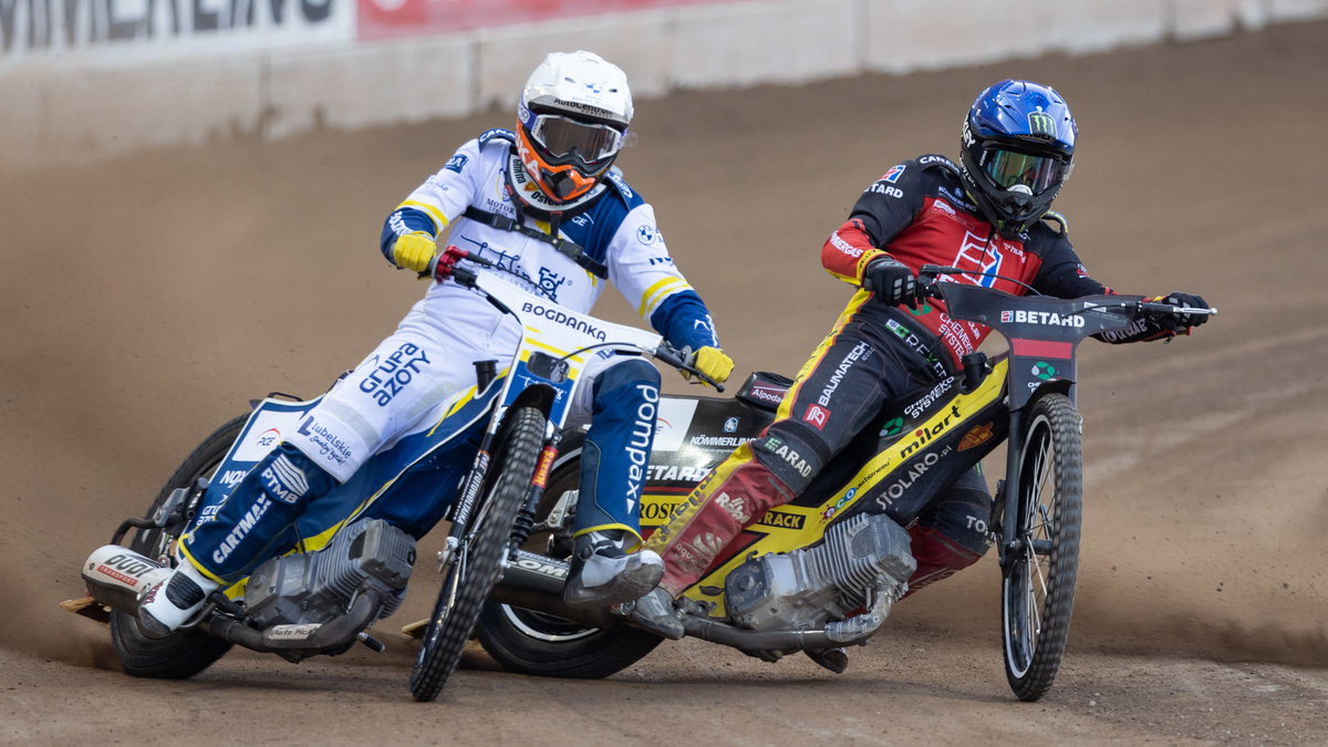 Tai Woffinden z prawej