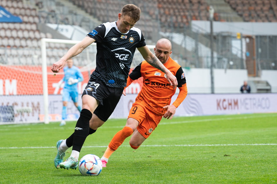 Kamil Kruk w barwach Stali podczas majowego meczu przeciwko Zagłębiu (0:2) w Lubinie