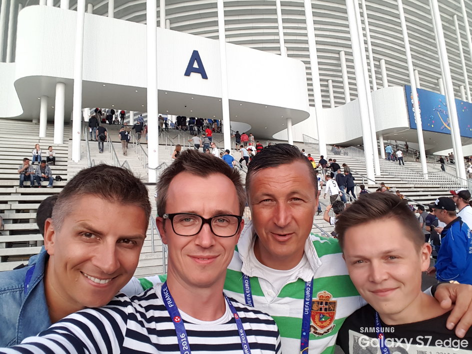 Przed meczem w Bordeaux spotkałem ekipę komentatorską Polsatu – Mateusza Borka i Tomasza Hajtę. Z Tomkiem Ćwiąkałą z Weszło spotykaliśmy się na wszystkich arenach Euro.