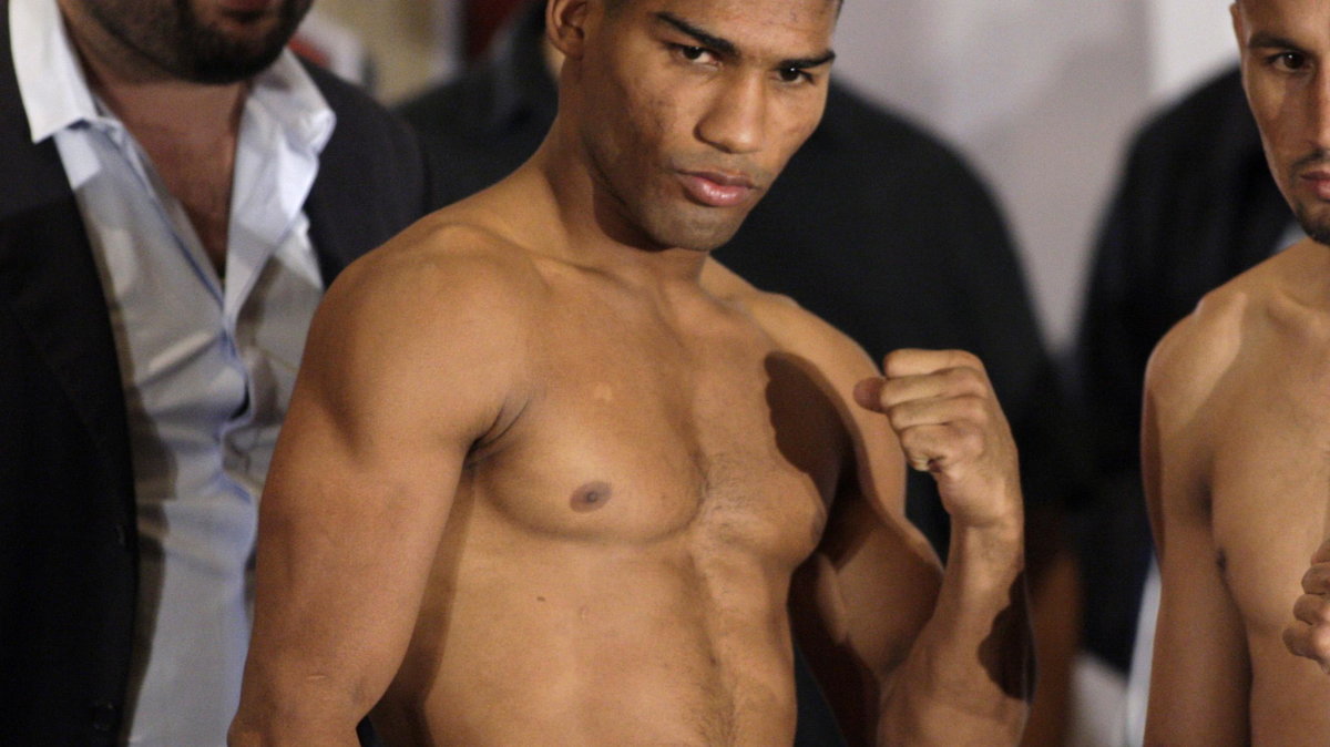 Yuriorkis Gamboa (L)