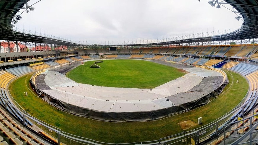 Folia na stadionie Stali