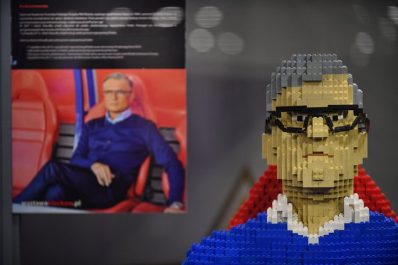 18119065 - WARSZAWA PGE NARODOWY ADAM NAWAŁKA KLOCKI LEGO (Adam Nawałka z klocków Lego)