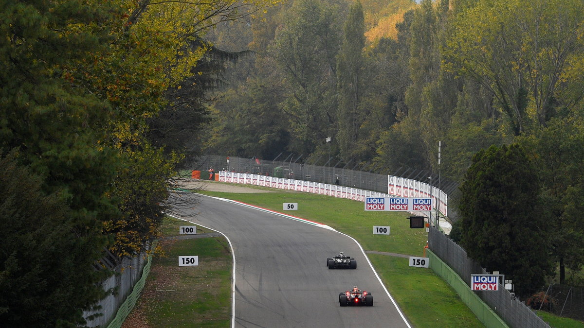 Valtteri Bottas i Alex Albon podczas GP Emilii-Romanii