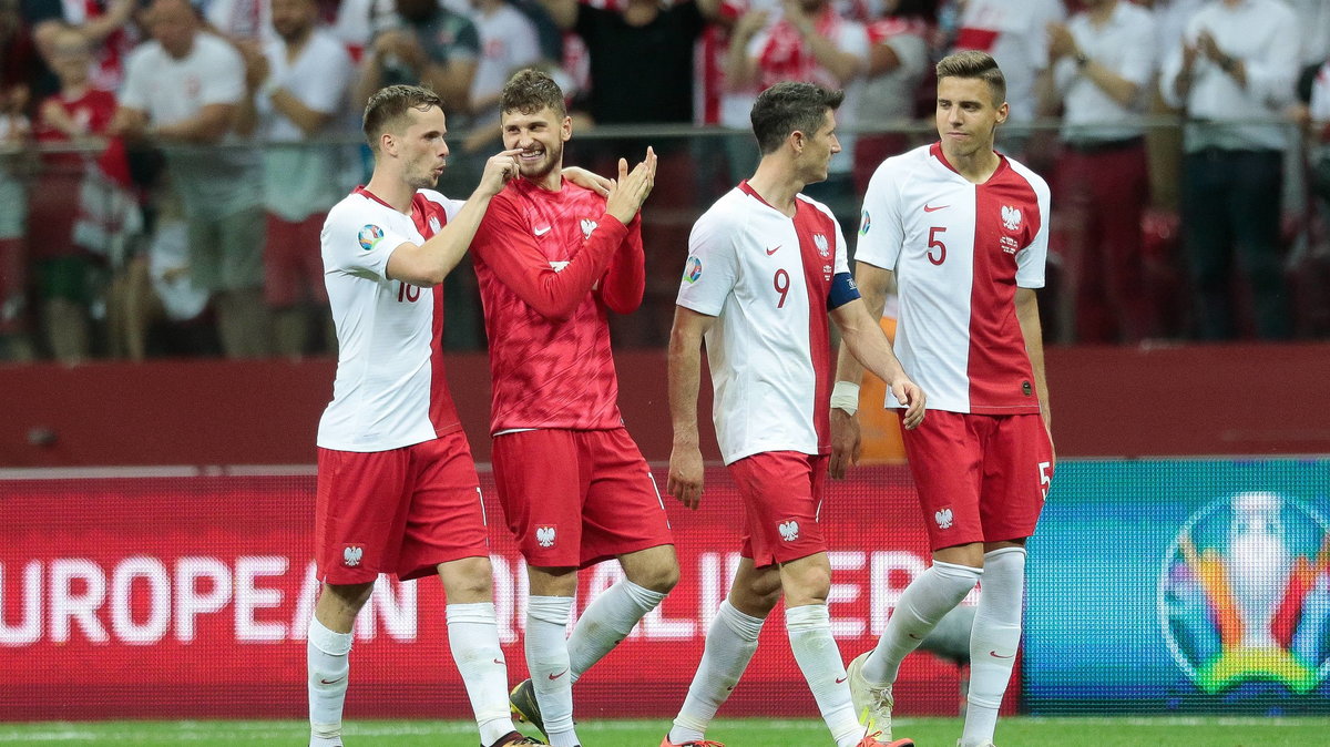 Tomasz Kędziora, Mateusz Klich, Robert Lewandowski i Jan Bednarek