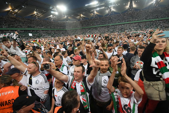 PIŁKA NOŻNA EKSTRAKLASA LEGIA WARSZAWA MISTRZEM POLSKI (kibice Legii Warszawa)