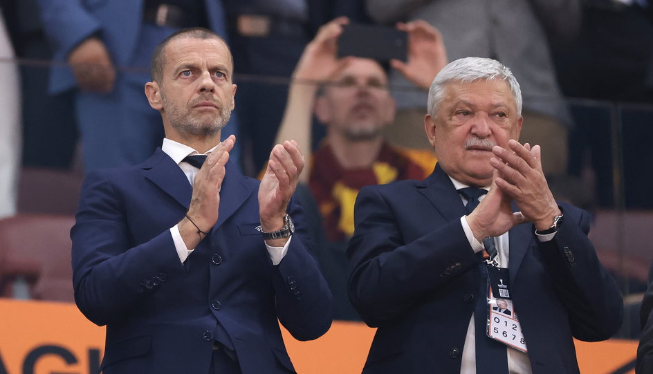 Prezydent UEFA Aleksander Ceferin (L) i Sandor Csanyi