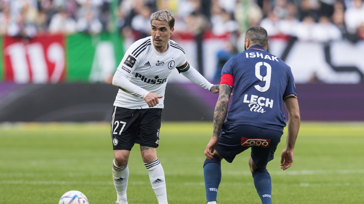 Josue i Mikael Ishak podczas meczu Legia — Lech w Warszawie.