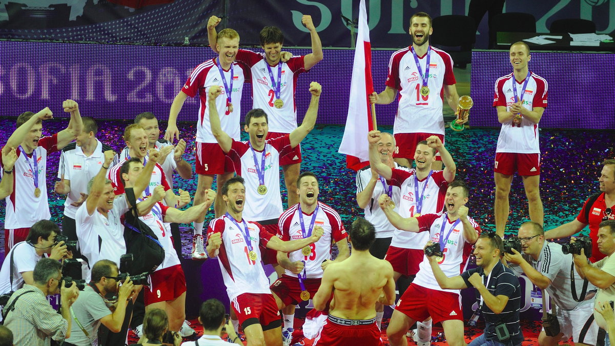 Reprezentacja Polski świętuje zwycięstwo w Lidze Światowej