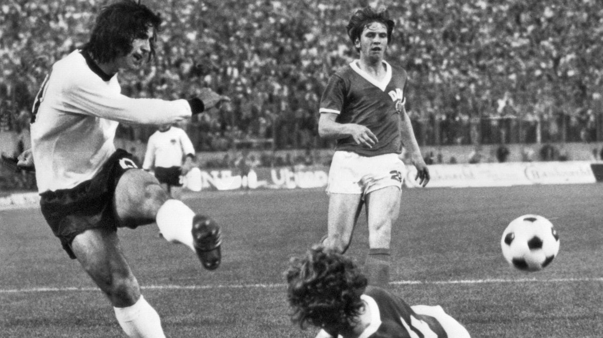 Gerd Müller (1966/67, 1968/69, 1969/70, 1971/72, 1972/73, 1973/74, 1977/78)