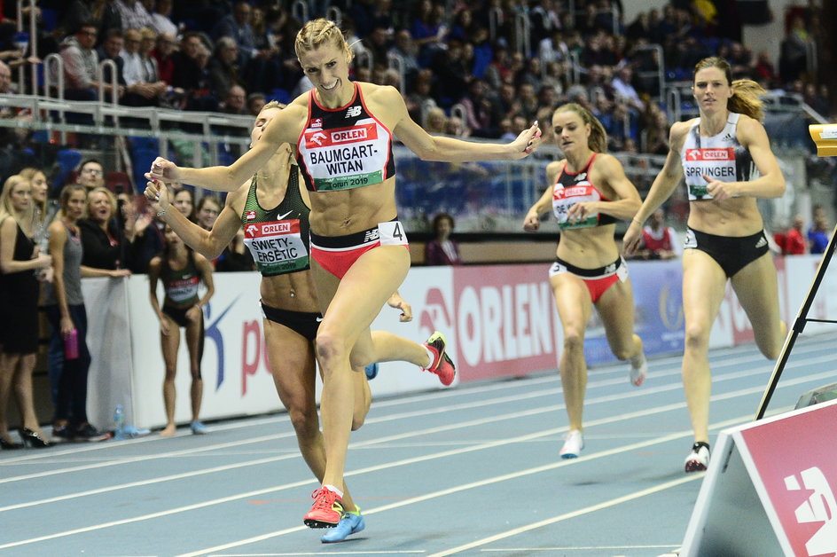 Iga Baumgart-Witan osiągnęła najlepszy w tym roku wynik na świecie na 400 m w hali. Druga na mecie była Justyna Święty-Ersetic.