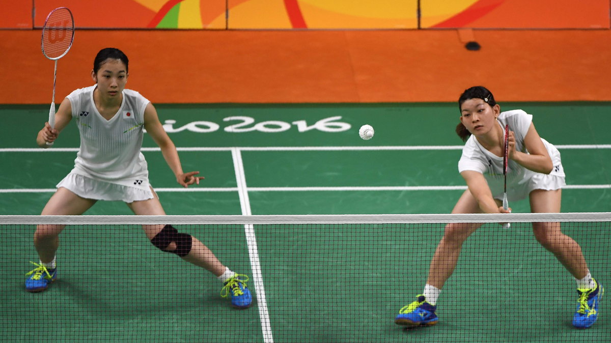 Misaki Matsutomo (L) i Ayaka Takahashi