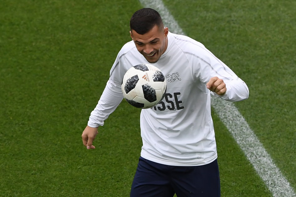 Granit Xhaka przygotowuje się do spotkania z Serbią na mundialu Rosji