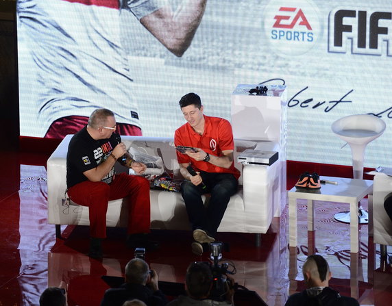 Robert Lewandowski promuje FIFA14