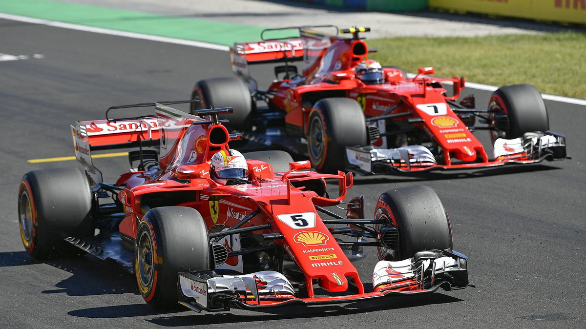 Sebastian Vettel (L) i Kimi Raikkonen