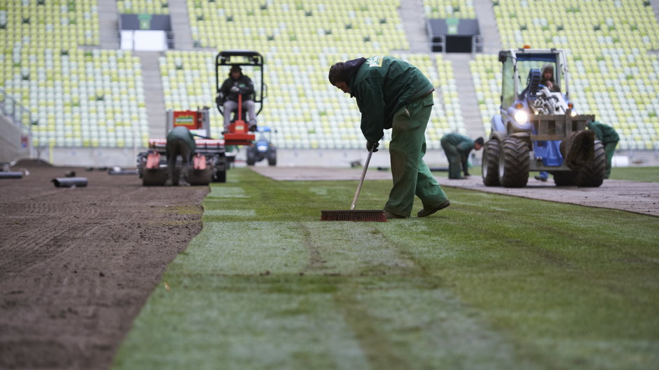 PIŁKA NOŻNA PGE ARENA GDAŃSK WYMIANA MURAWY