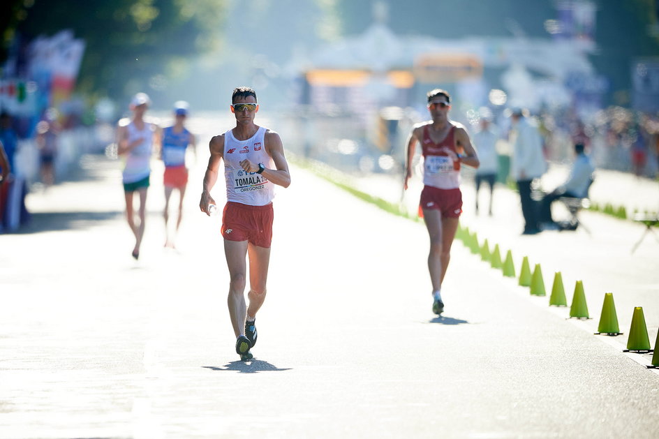 Dawid Tomala w poprzednim sezonie zmagał się z urazem. Podczas mistrzostw świata w Eugene zajął 19. miejsce na dystansie 35 km (2:30:47).