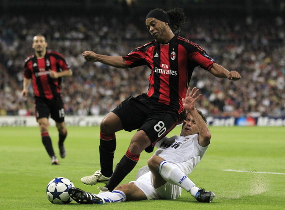 Ronaldinho (front)