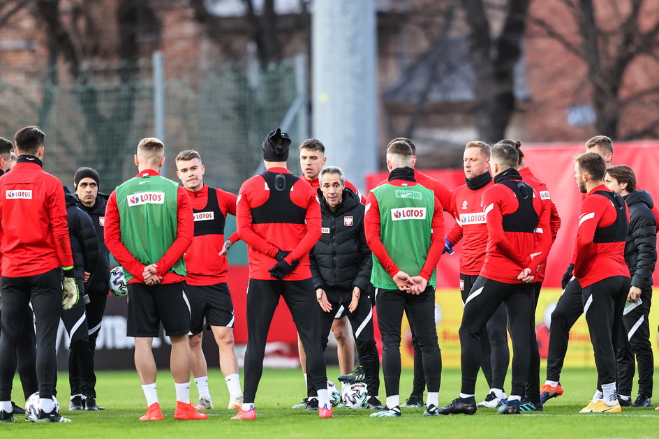 Paulo Sousa podczas rozmów z piłkarzami reprezentacji używa dwóch języków - angielskiego i włoskiego.