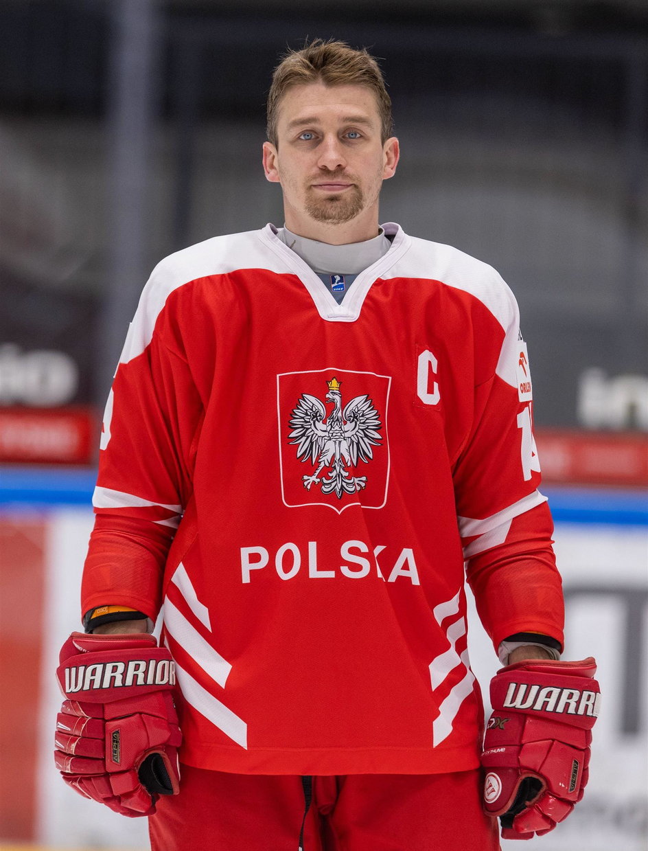 Krystian Dziubiński, 34 de ani, a marcat cinci goluri și a adăugat trei pase decisive în patru meciuri de la Cupa Mondială a Diviziei 1A și este liderul clasamentului turneului canadian.