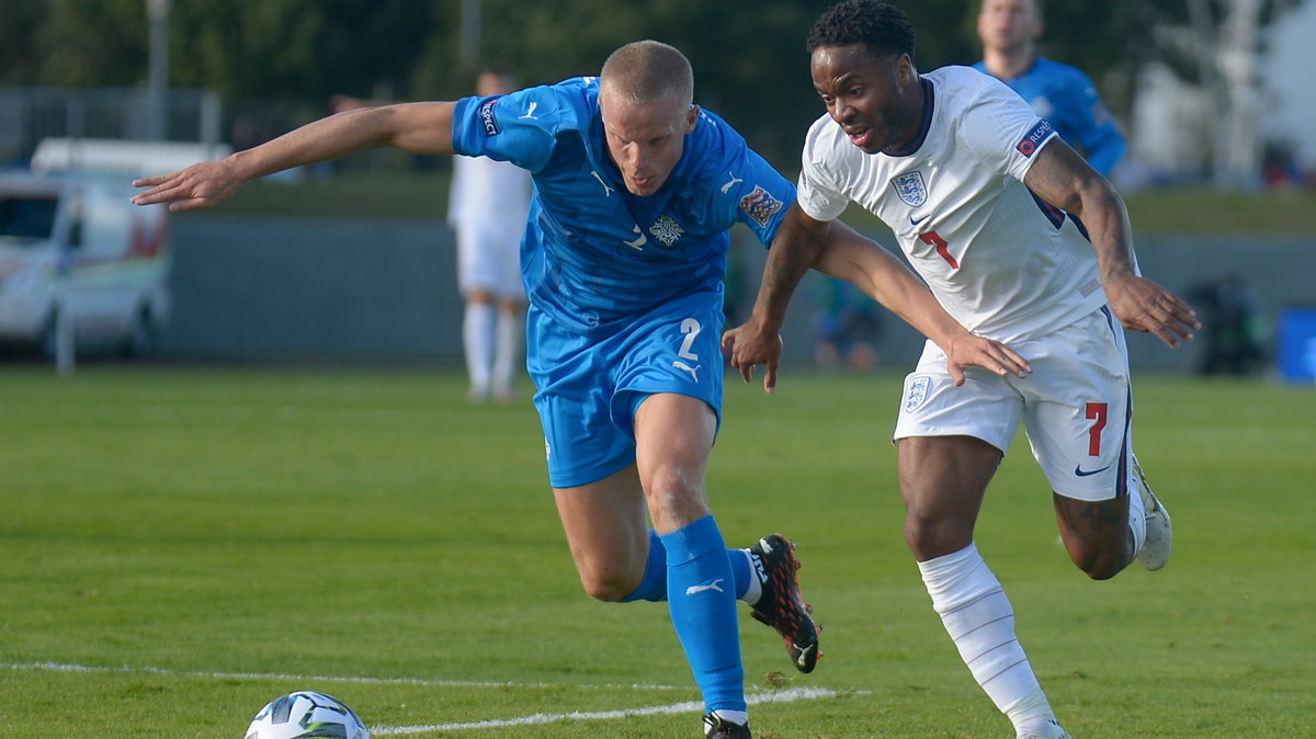 Hjortur Hermannsson (Islandia) i Raheem Sterling (Anglia)