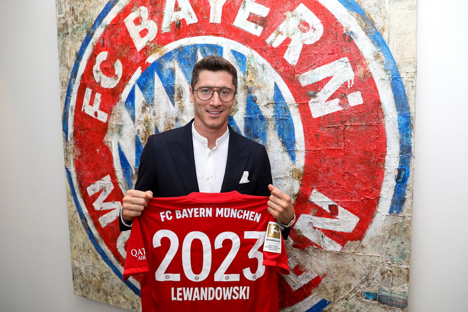 Robert Lewandowski podpisał obecnie obowiązującą umowę w 2019 r.