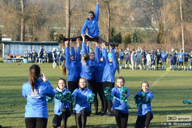 Next Cheer Generation rozgrzewały podczas Christmas Bowl 2015, fot. M. Strzyżewski