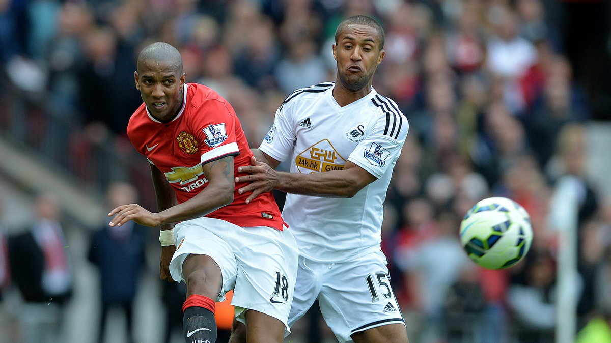 Ashley Young (L) i Wayne Routledge