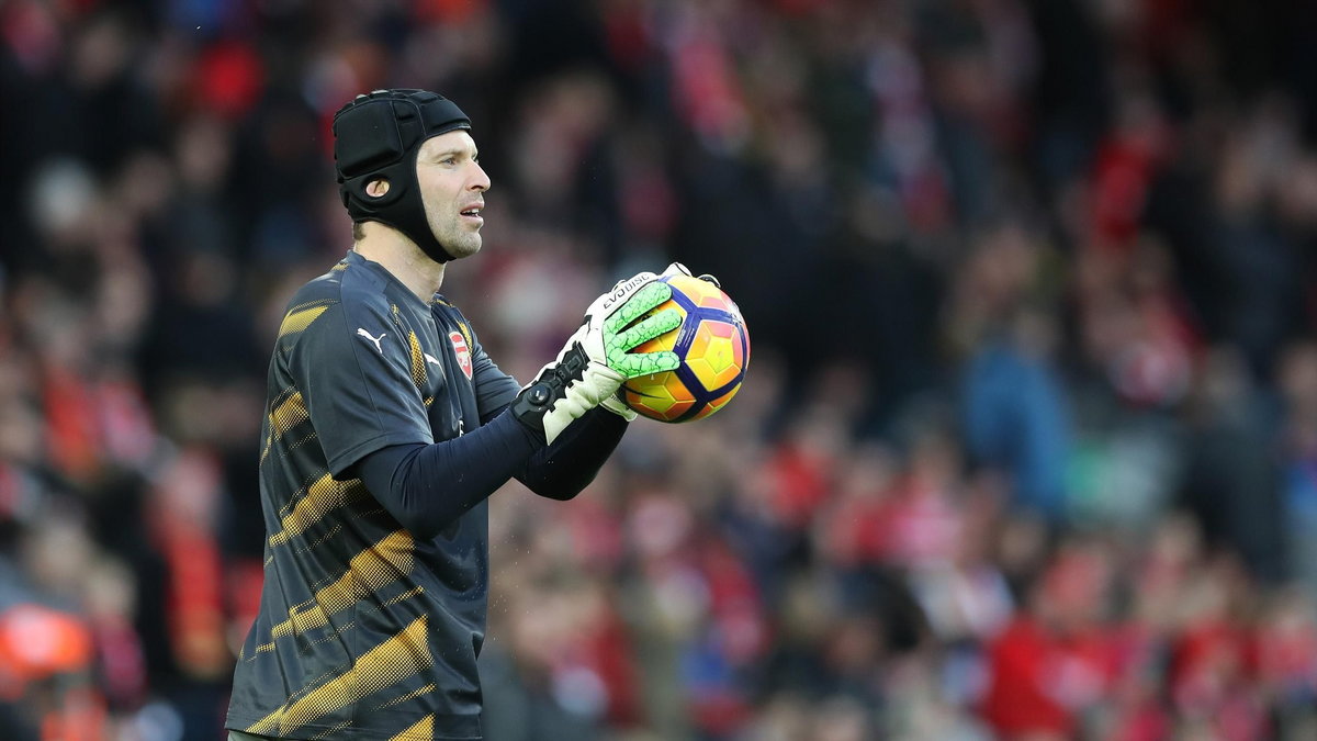 Petr Cech w kosmicznych rękawicach