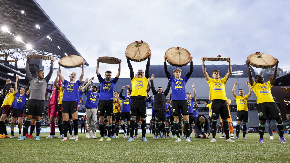Piłkarki i piłkarze z Portland rozegrali charytatywny mecz dla Ukrainy