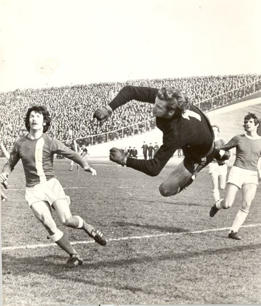 Ryszard Szpakowski (pierwszy z lewej) w 1972 roku awansował z Lechem Poznań do ekstraklasy i przez kolejne sezony był jego ważnym, ofensywnym piłkarzem w elicie.