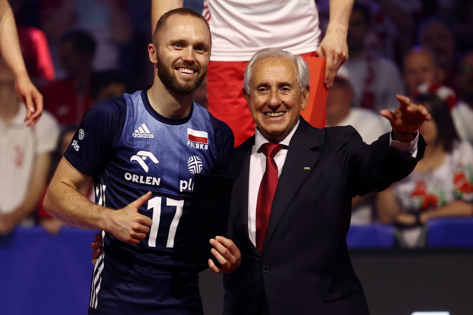 Paweł Zatorski i prezes FIVB, Arcy Graca