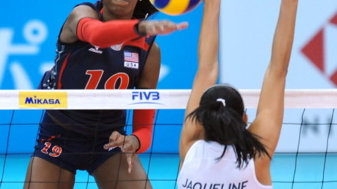 Destinee Hooker (L)