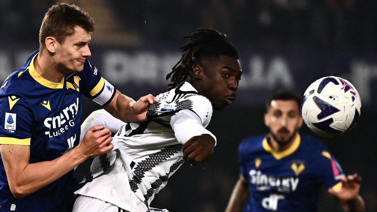 Paweł Dawidowicz (Hellas Werona) i Moise Kean (Juventus Turyn)