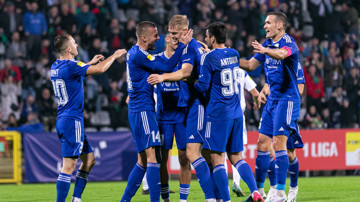 Piłkarze Miedzi Legnica cieszyli się z czterch goli w meczu z Wisłą Płock