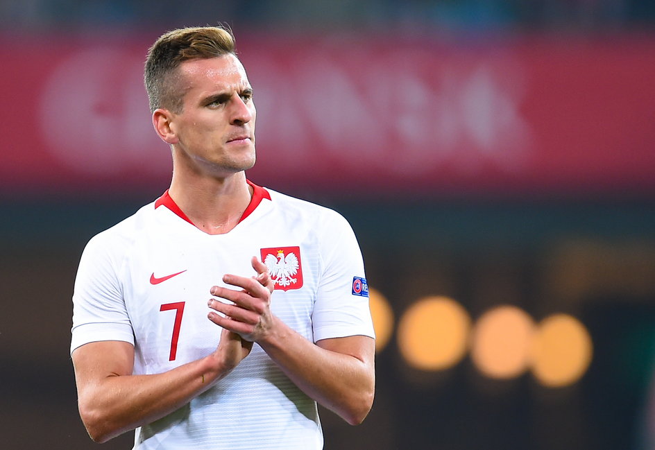 Arkadiusz Milik (z piłką) musi liczyć, że jednak dostanie zgodę na występ w meczu z Anglią. Władze Ligue 1 na razie zabroniły piłkarzom jechać do krajów spoza Unii Europejskiej.