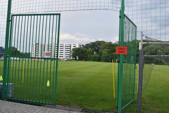 Organizacja meczu w dobie pandemii koronawirusa. Spotkanie Garbarnia Kraków - Widzew Łódź