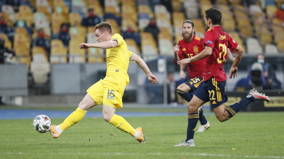 Wiktor Cyhankow strzelający gola w meczu Ukraina – Hiszpania (1:0)