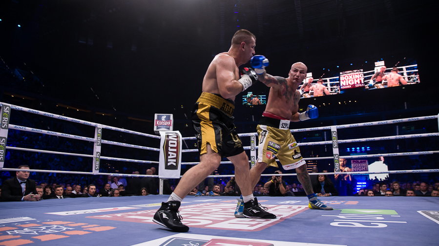 Walka Tomasz Adamek - Artur Szpilka podczas gali Polsat Boxing Night w 2014 roku w Krakowie