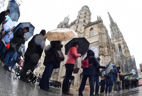 Kolejka fanów zdawała się nie mieć końca