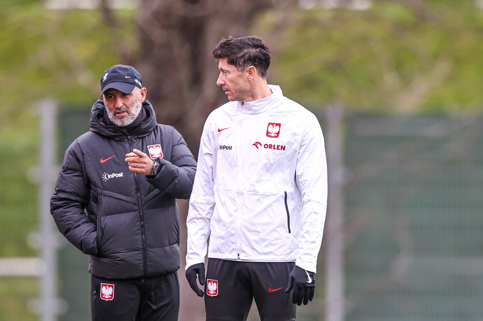 Trener Michał Probierz i kapitan Robert Lewandowski