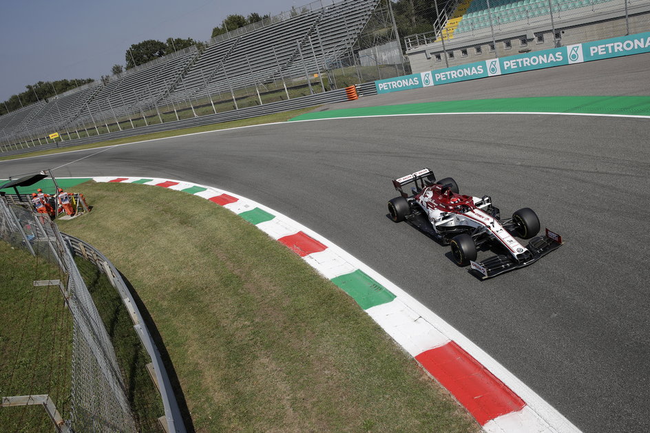 Kimi Raikkonen w bolidzie Alfa Romeo Racing ORLEN