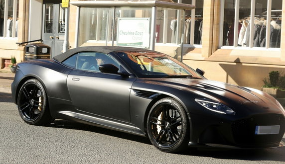 Cristiano Ronaldo w swoim Aston Martin DBS Superleggera