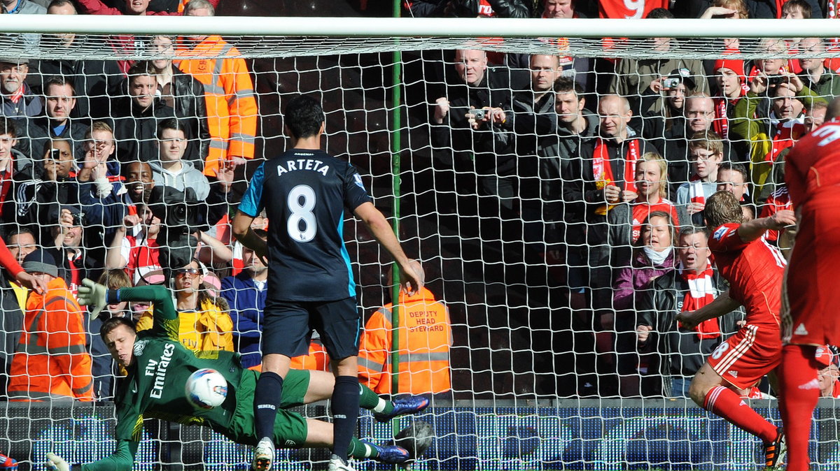 Wojciech Szczęsny broni rzut karny