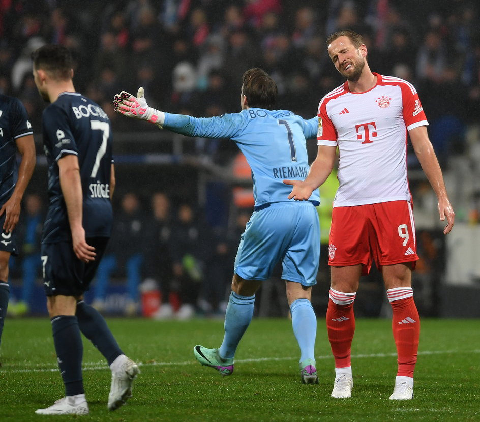 Zawiedziony Harry Kane podczas przegranego spotkania Bayernu z VfL Bochum (2:3)