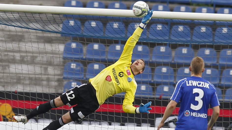 PIŁKARSKA EKSTRAKLASA RUCH CHORZÓW KONTRA PIAST GLIWICE