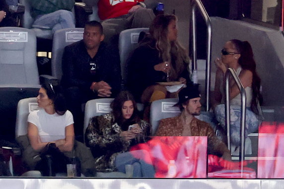Kendall Jenner, Hailey Bieber i Justin Bieber na Super Bowl