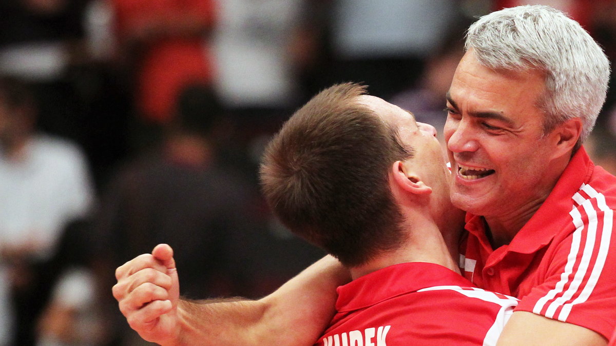 Bartosz Kurek i Andrea Anastasi po triumfie w meczu o brąz na mistrzostwach Europy w 2011 r.