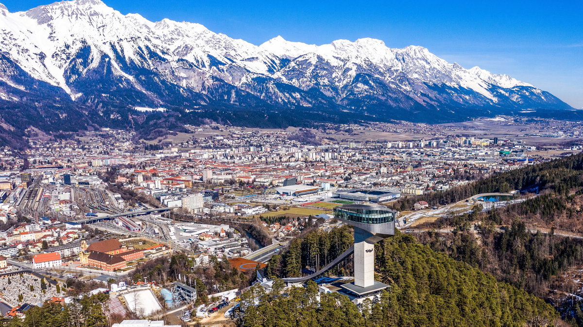 Skocznia Bergisel góruje nad miastem Innsbruck