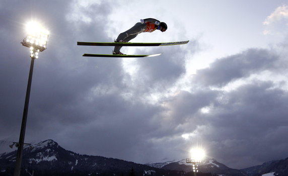 Germany, OBERSTDORF, 2011-12-29T163354Z_01_KAI20_RTRIDSP_3_SKI-JUMPING-HILLS.jpg