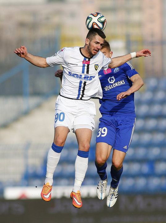 PIŁKA NOŻNA LIGA POLSKA RUCH CHORZÓW ZAWISZA BYDGOSZCZ (Josib Barisic Michal Helik)